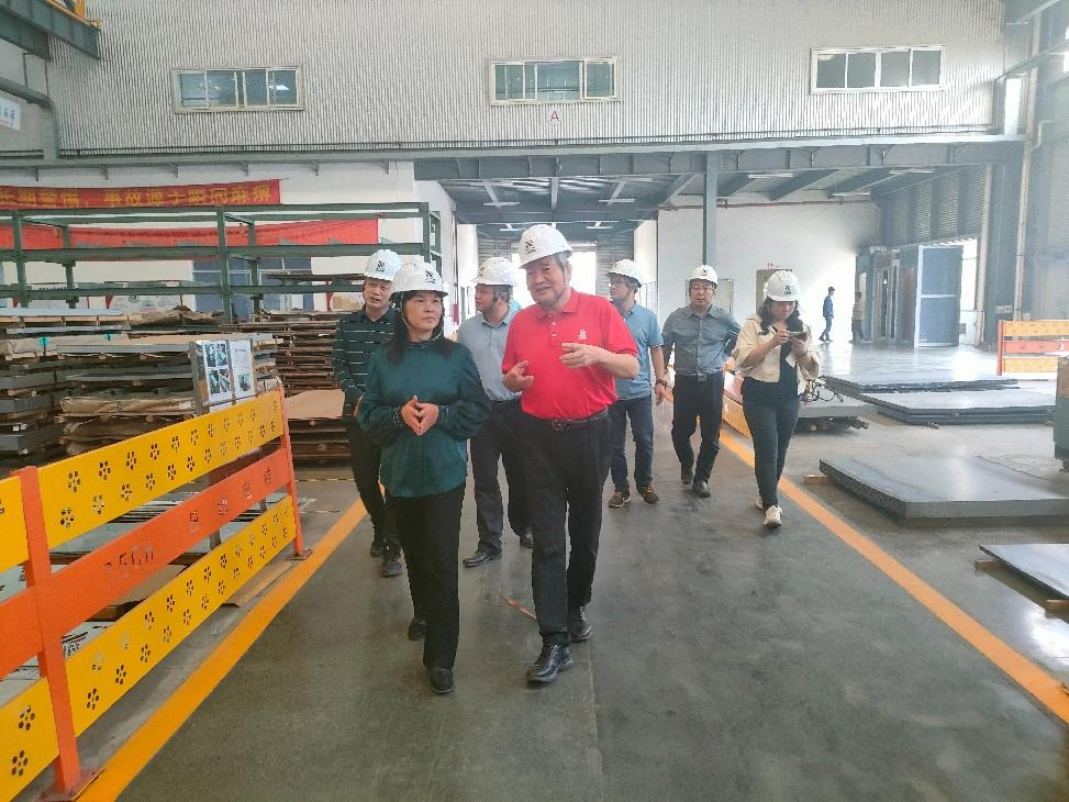 ​清远市市委常委、政协副主席梁思一行莅临我司开展企业调研